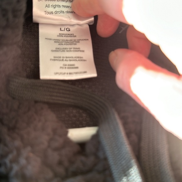 The Grinch. Dr. Seuss! Fun Christmas hoodie! 🎄 - Picture 3 of 4